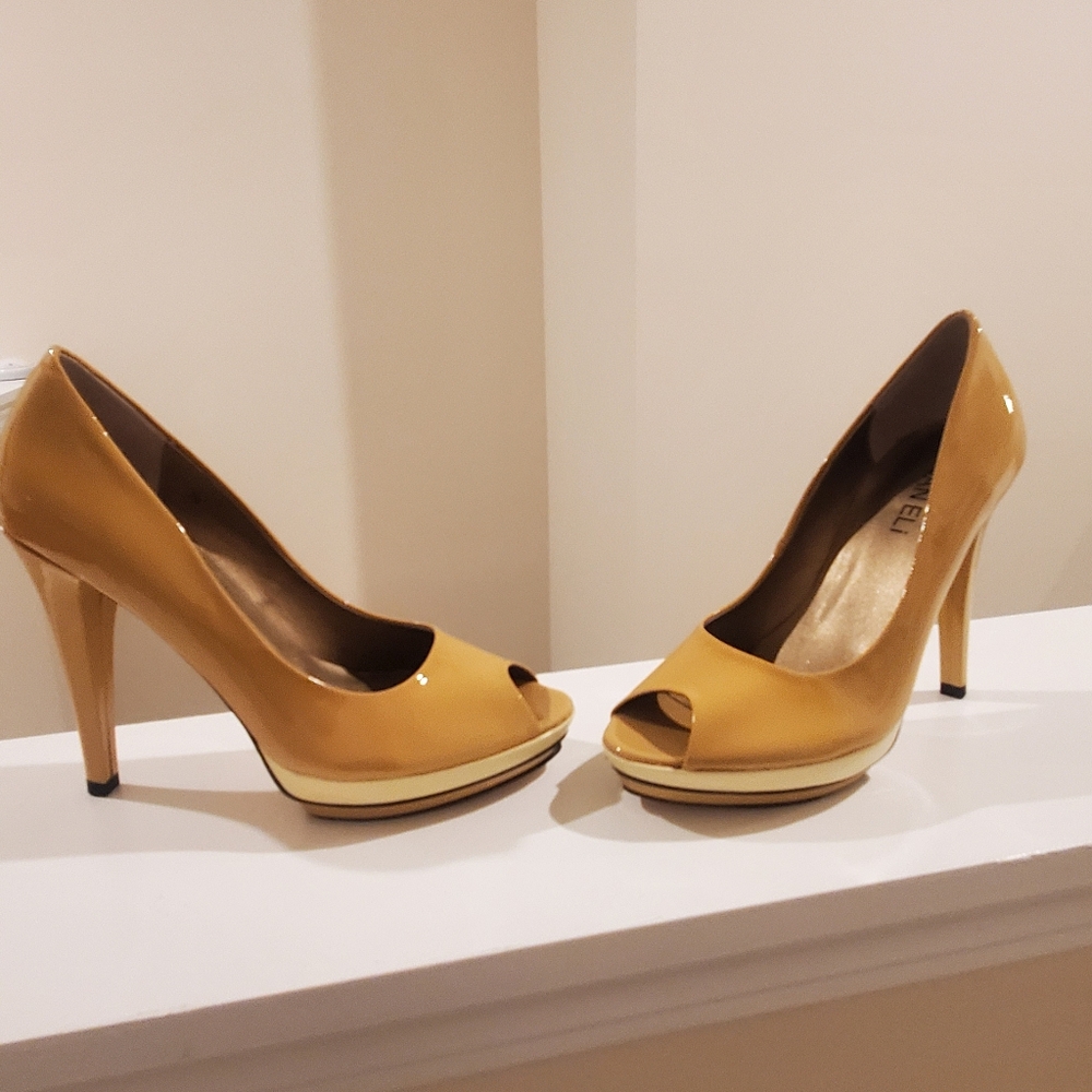 Shoes - Picture 2 of 4